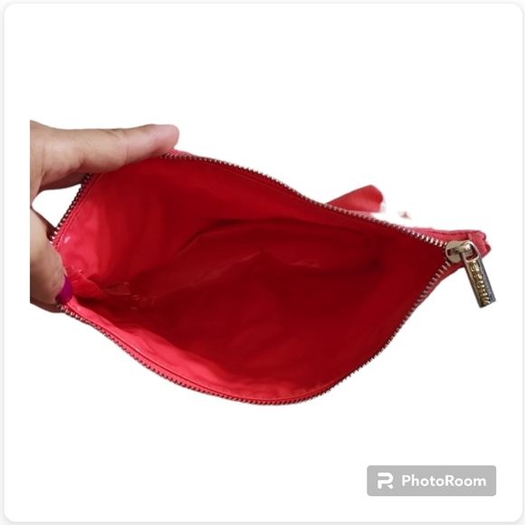 Dr Barbara Sturm limited edition makeup bag and generous product sampler - Picture 2 of 5